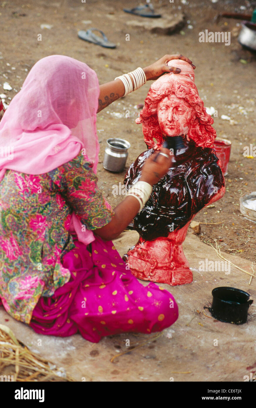 HMA 85116 : woman painting plaster of paris sculpture maharashtra india Stock Photo