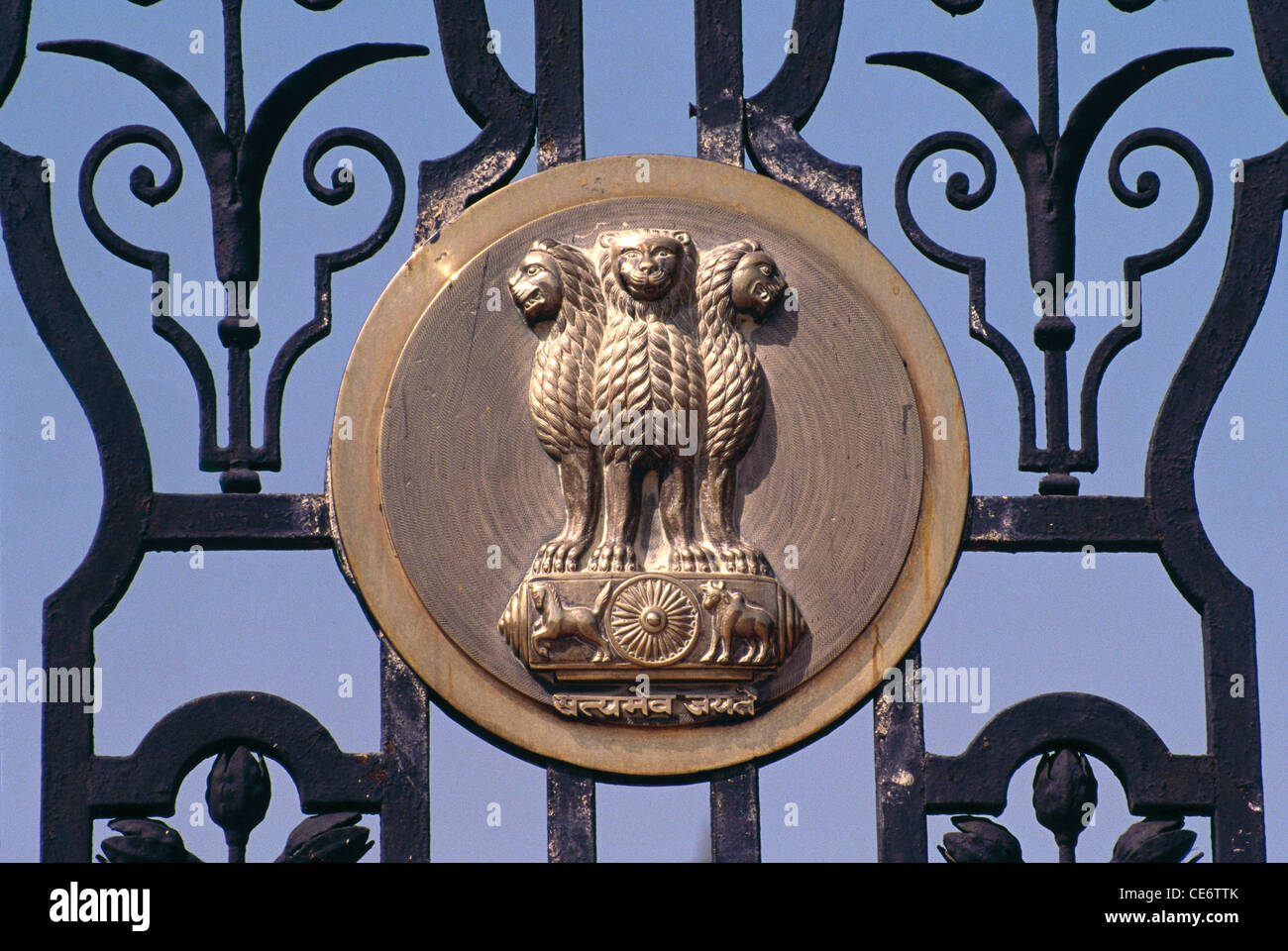 NMK 85161 : National Emblem of India replica of Lion of Sarnath on gate of  rashtrapati bhavan president palace new delhi india Stock Photo