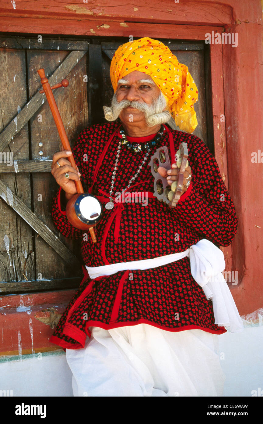 BDR 83359 indian rajasthani folk musician playing ektara one