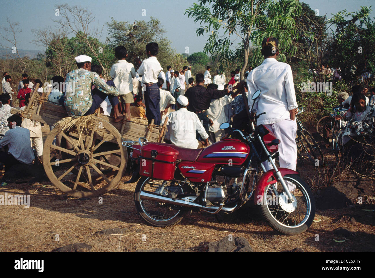 RSC 85456 : rural indian people standing on bullock cart and motorbike maharashtra india Stock Photo