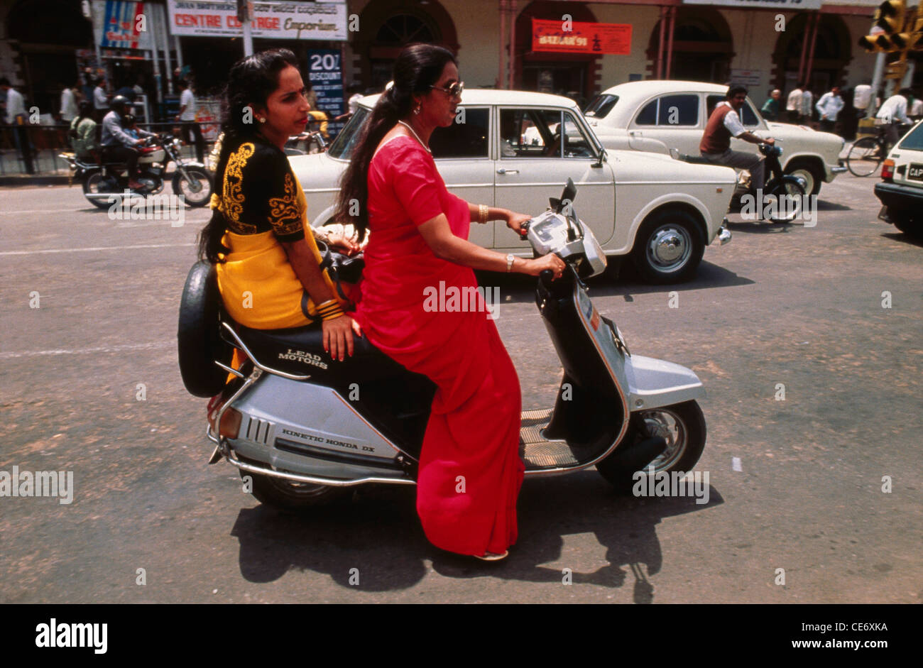 RVA 85450 indian woman wearing saree driving scooter india Stock