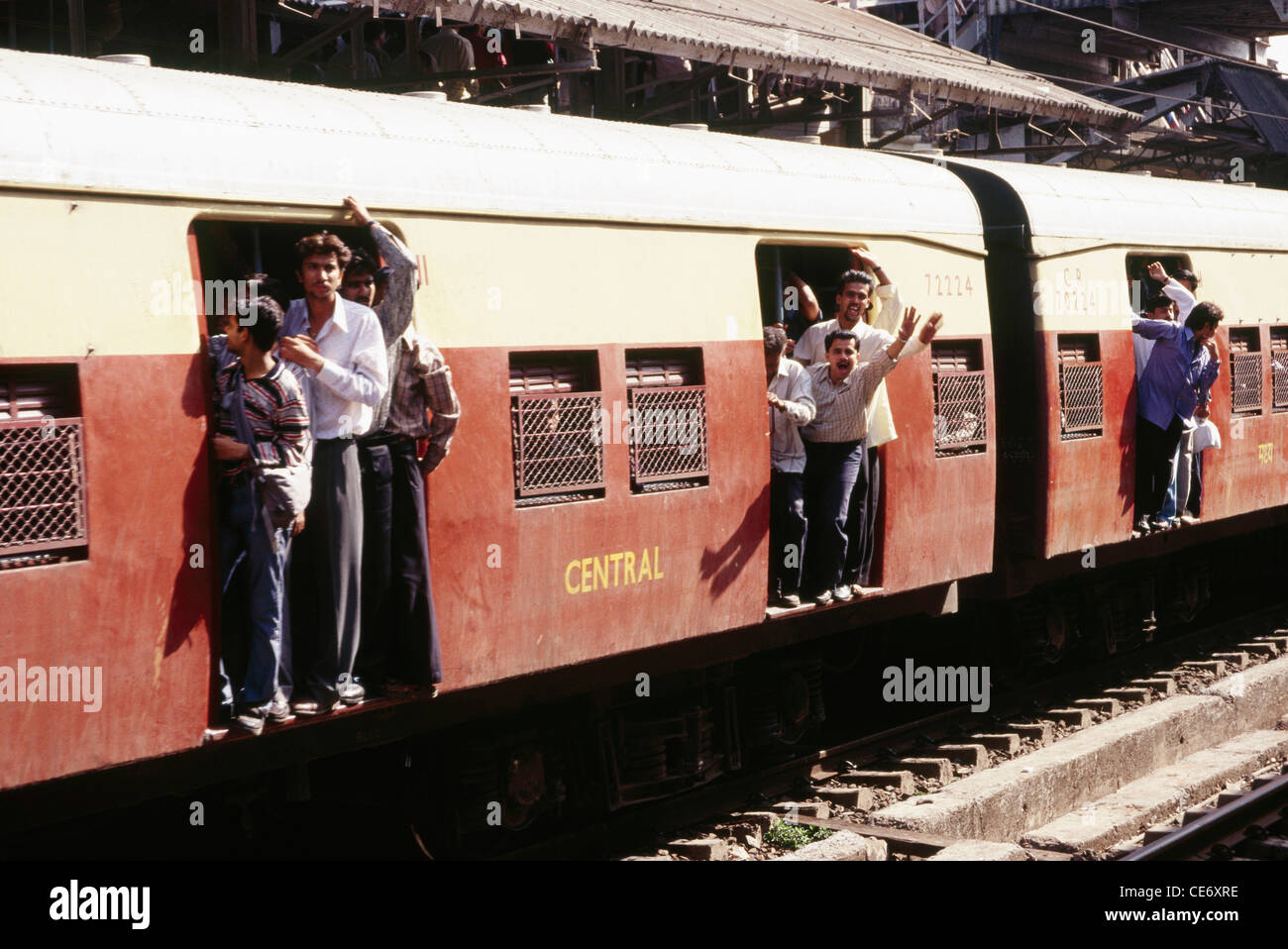 ANG 85550 : people crowded in local suburban train ; bombay mumbai ; maharashtra ; india Stock Photo