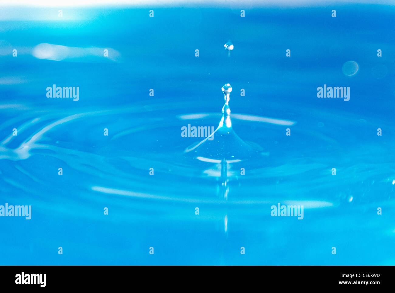 Blue water splash hi-res stock photography and images - Alamy