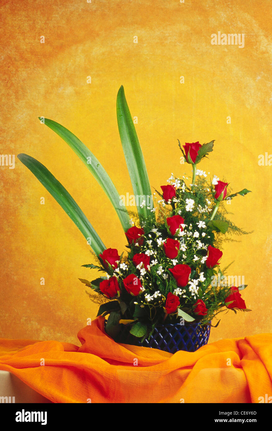 BDR 86330 : artificial flowers arrangement of red roses Stock Photo