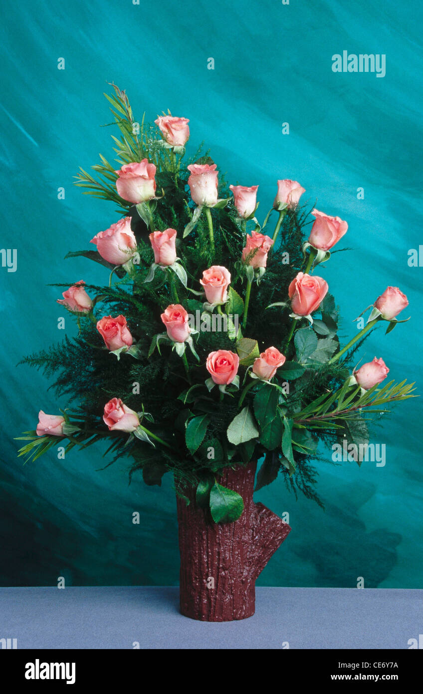 BDR 86334 : artificial flowers arrangement of pink roses Stock Photo