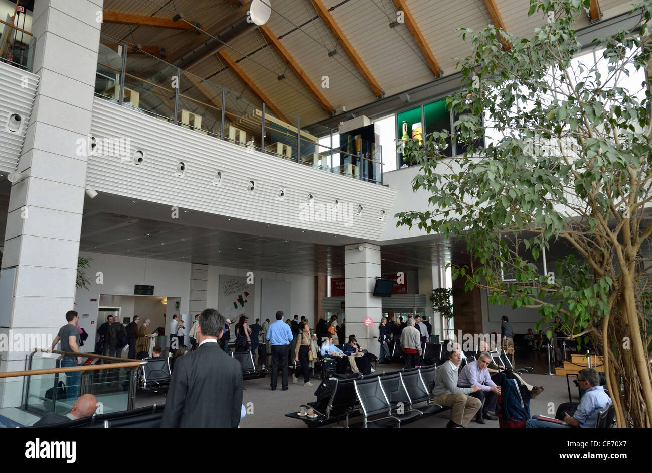 Boarding gates hi-res stock photography and images - Alamy