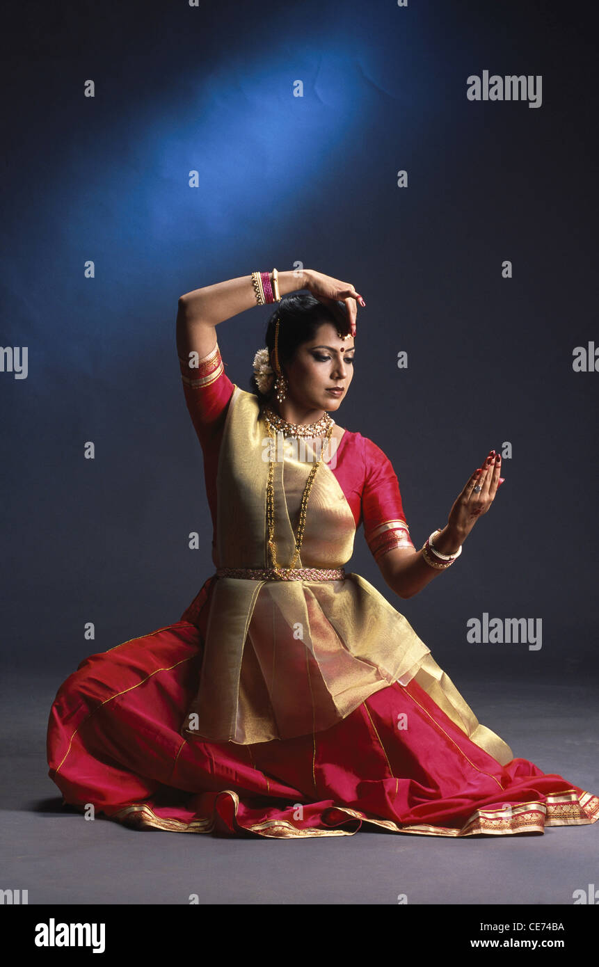VPA 84402 : indian woman dancing Kathak classical dance of India MR#332 ...