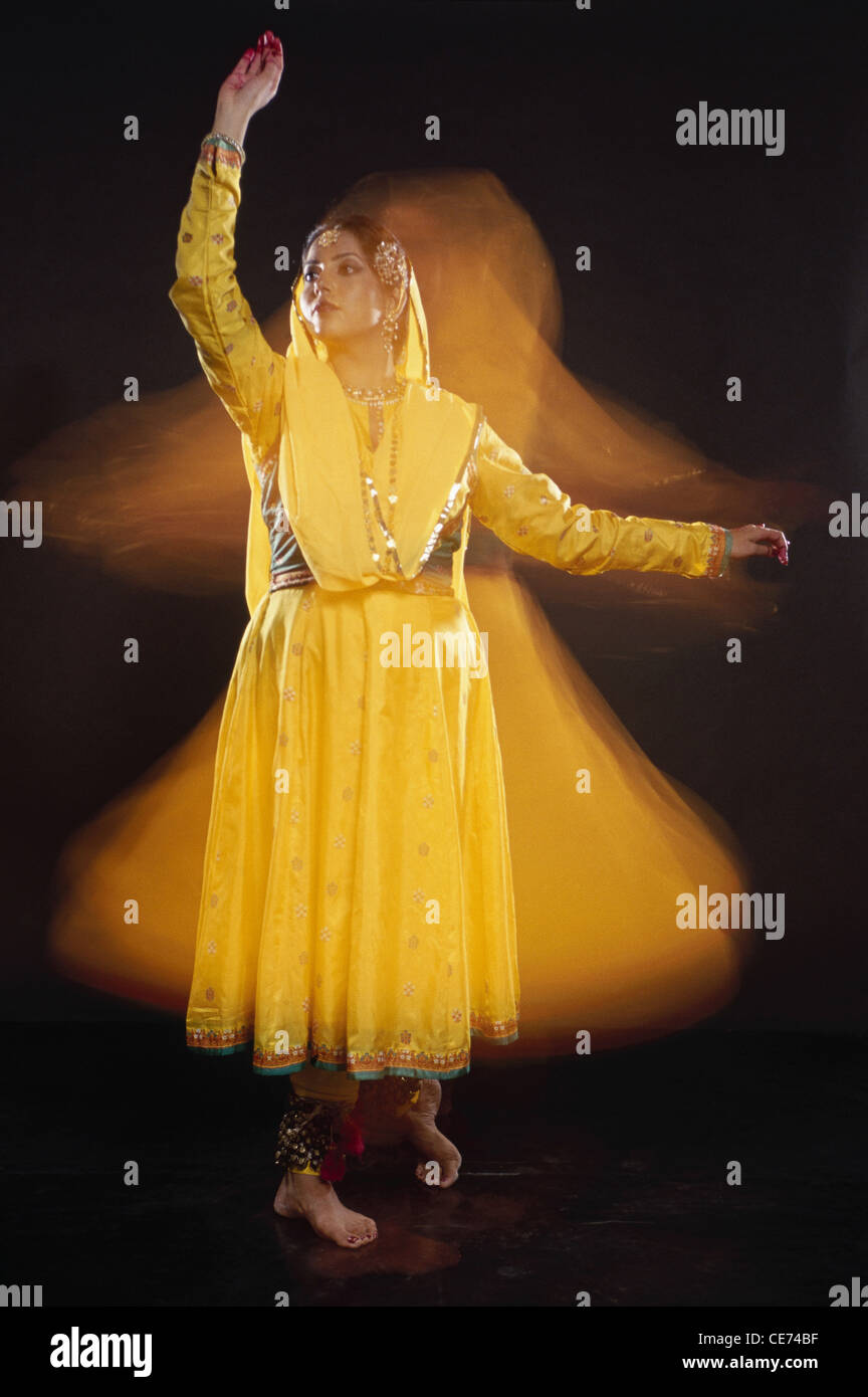 Kathak ; Indian classical dance ; woman dancing ; India ; asia ; MR#332 ...