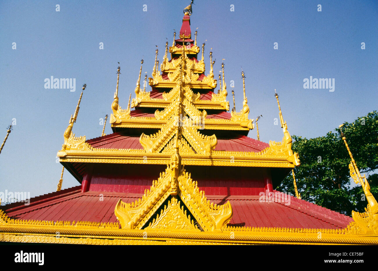 DBA 83060 : roof of burmese pagoda Calcutta kolkata West Bengal India Stock Photo