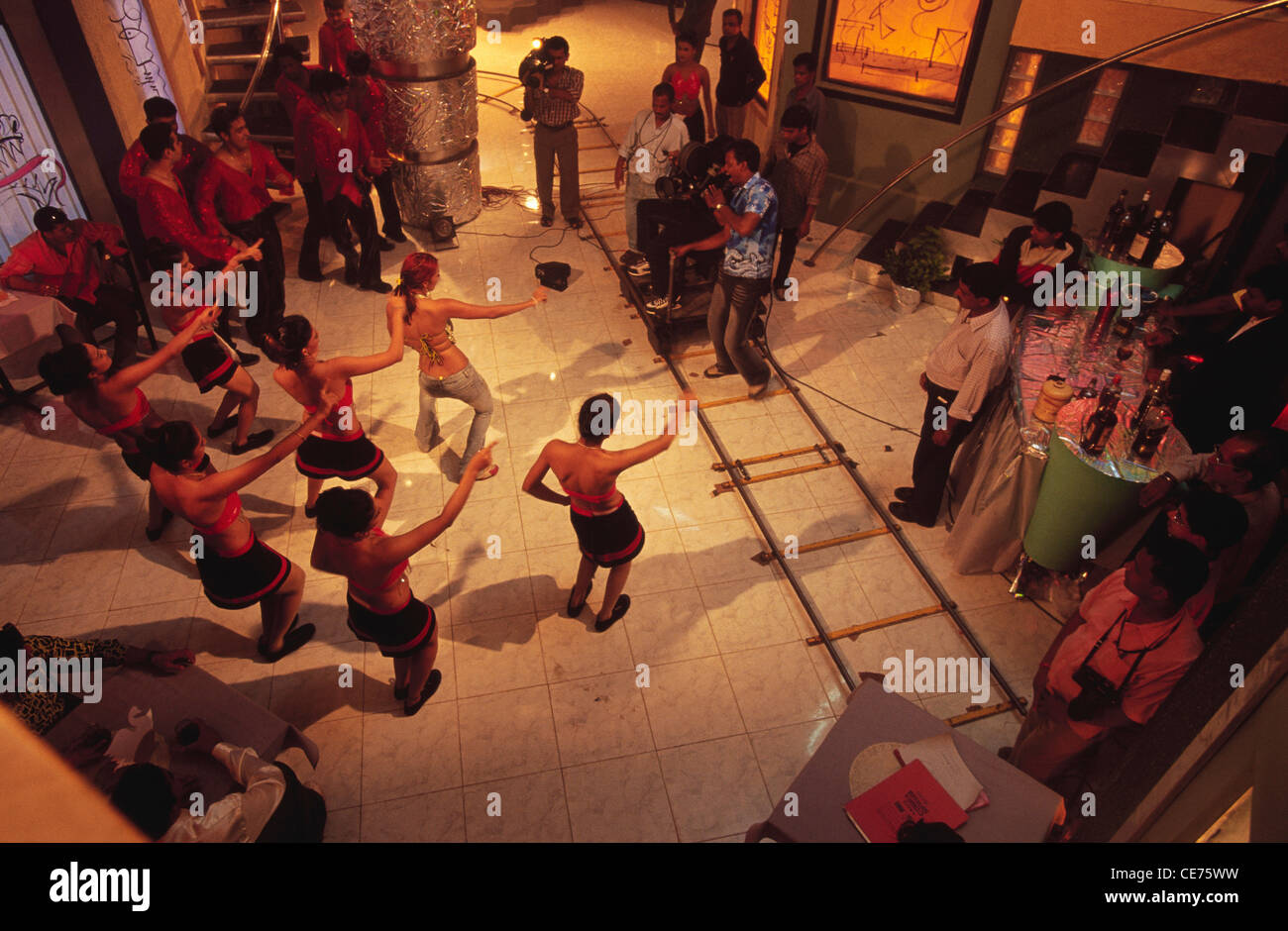 SOA 84675 : Shooting of indian television serial soap opera Kyunki Saans Bhi Kabhi Bahu Thi india Stock Photo