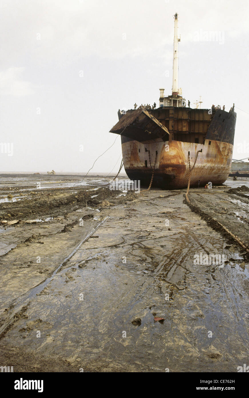 RVA 83124 : alang ship breaking yard ; gujarat ; india Stock Photo