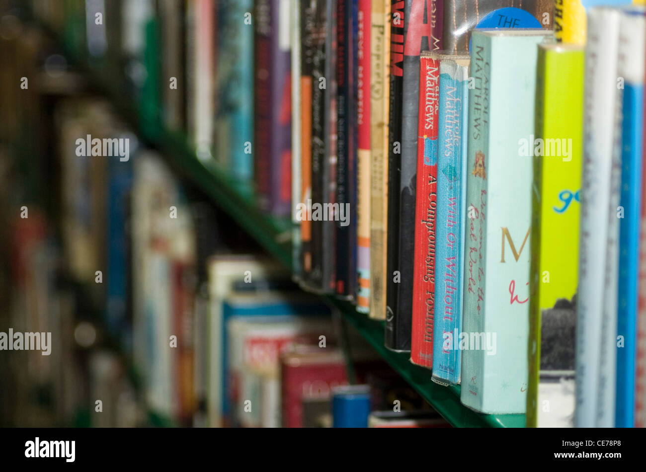 library books on shelf Stock Photo Alamy