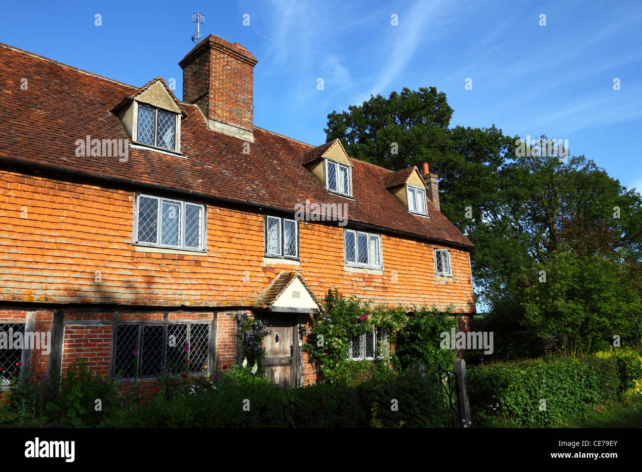 Tile hung house uk hires stock photography and images Alamy