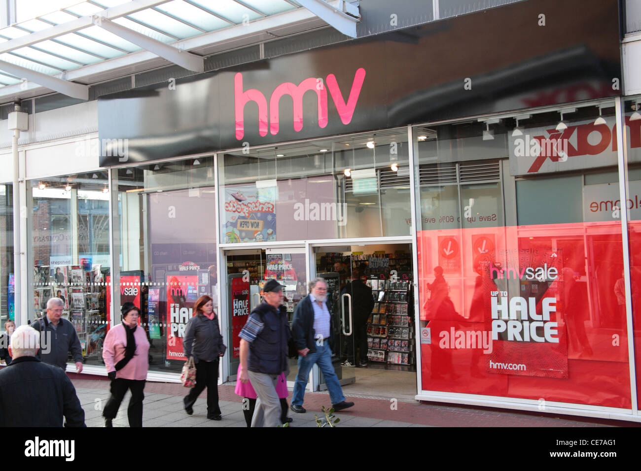 Hmv shop front hi-res stock photography and images - Alamy
