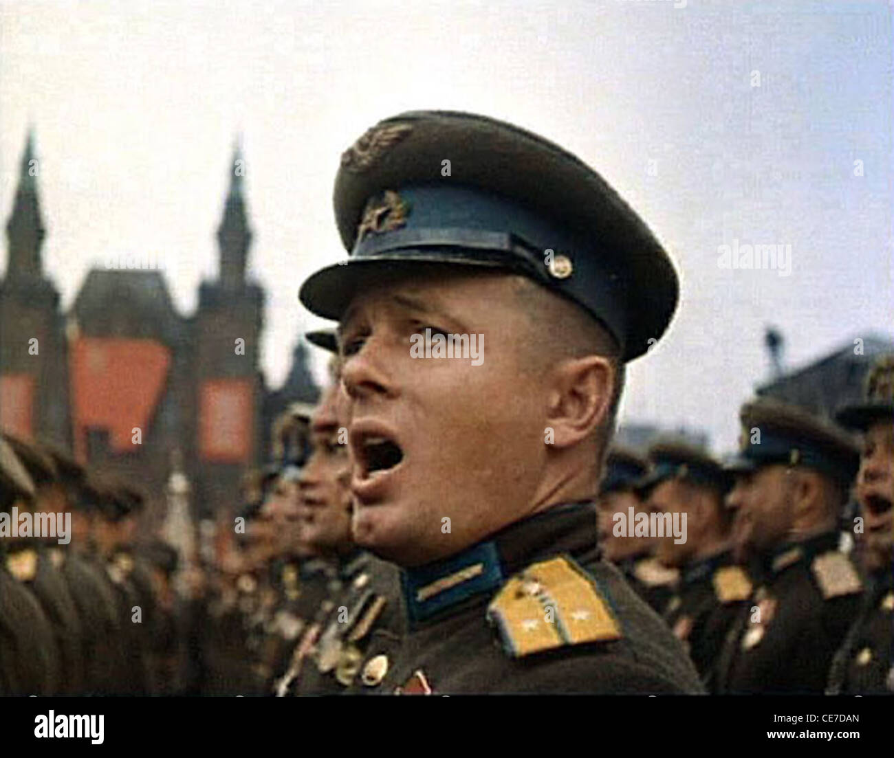 На его победу в первом. С праздником 9 мая с днём победы. Победа как она досталась. С днем победы. Парад победы в ленинграде 1945.