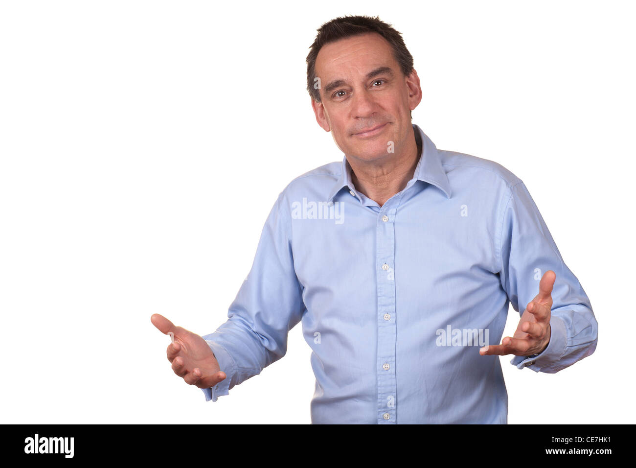 Человек объясняет другому работу. Темнокожая группа людей в офисе. Мейнсплейнинг. Man explaining. Man explaining.