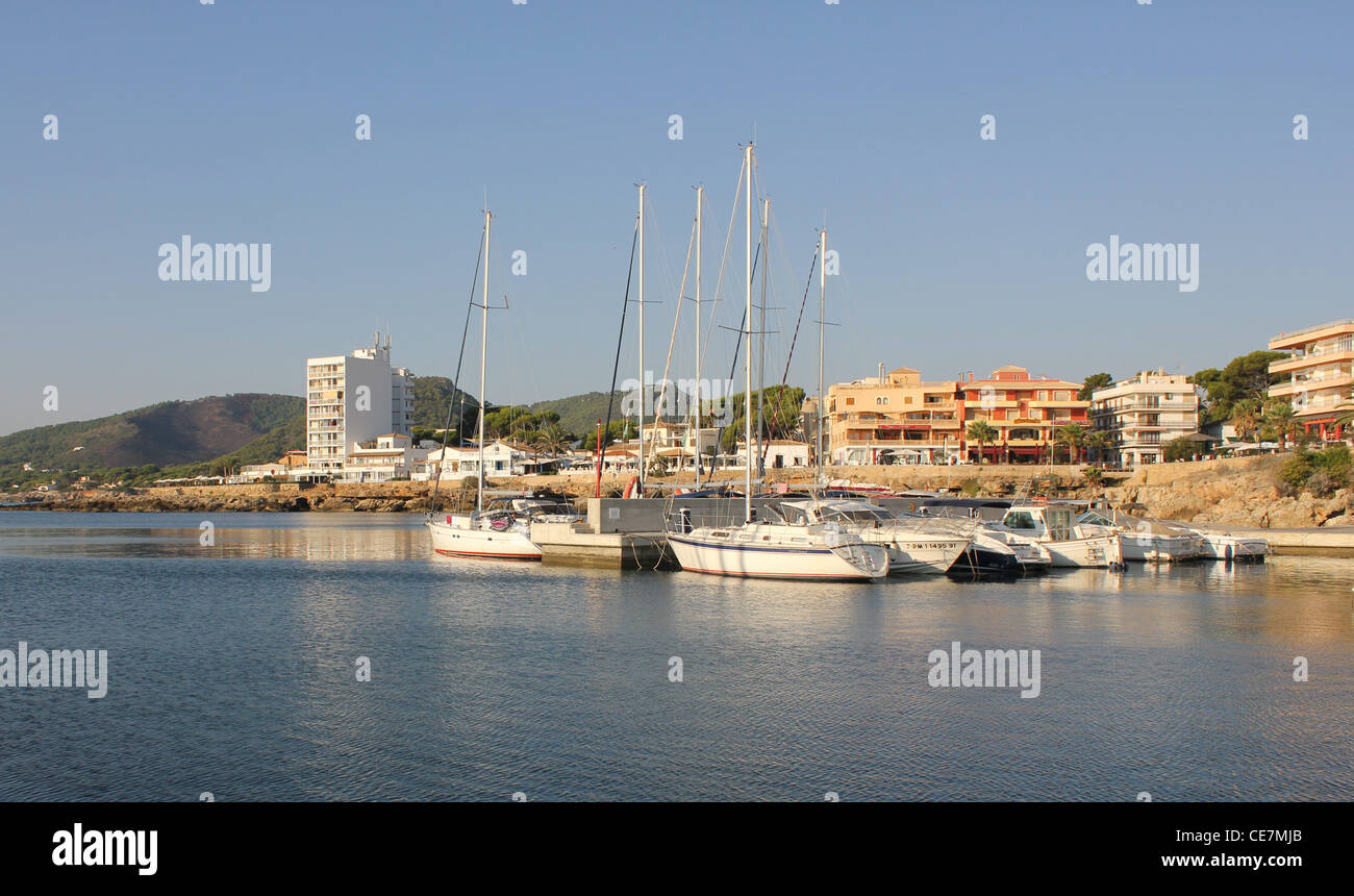 Cala Ratjada / Cala Rajada - port + coastal promenade + coast southwards - North East Mallorca / Majorca Stock Photo