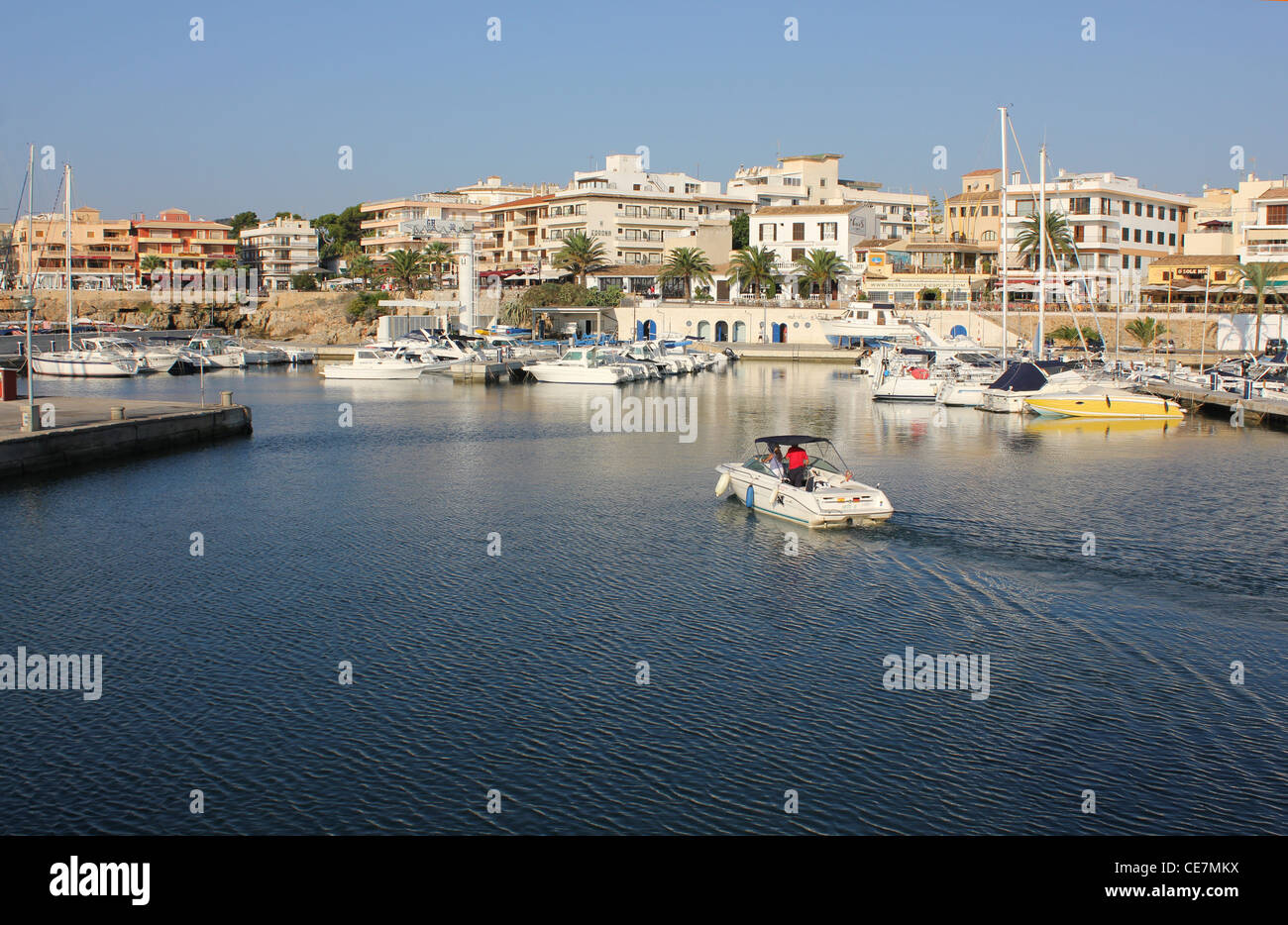 Cala Ratjada / Cala Rajada - sailing boats+ motor boats in marina / port + port side restaurants and hotels / apartments Stock Photo