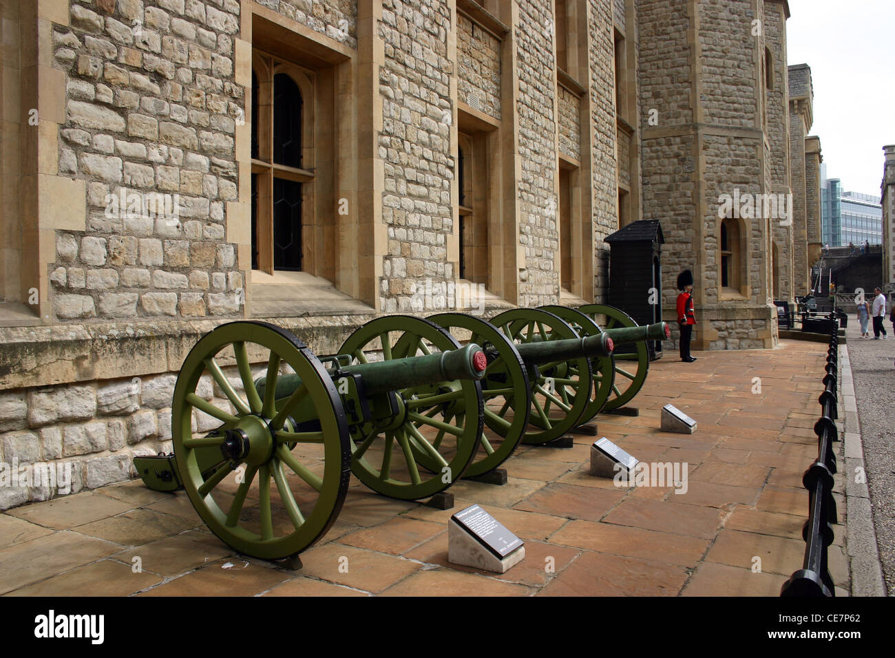 Canons in front of the Jewel House in the Tower of London Stock Photo