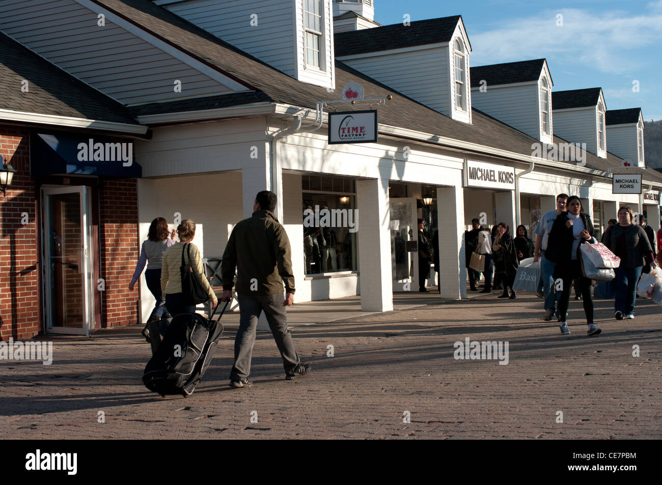 Thanksgiving shopping at Woodbury Common Premium Outlets, New York ...