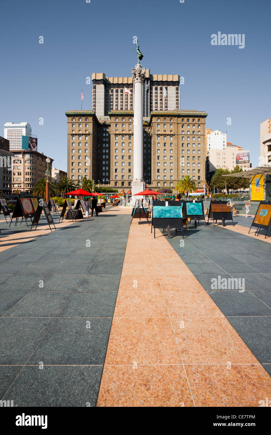 Weekly art market at Union Square, a long time traditional in the heart of downtown, facing Westin Saint Francis Hotel Stock Photo