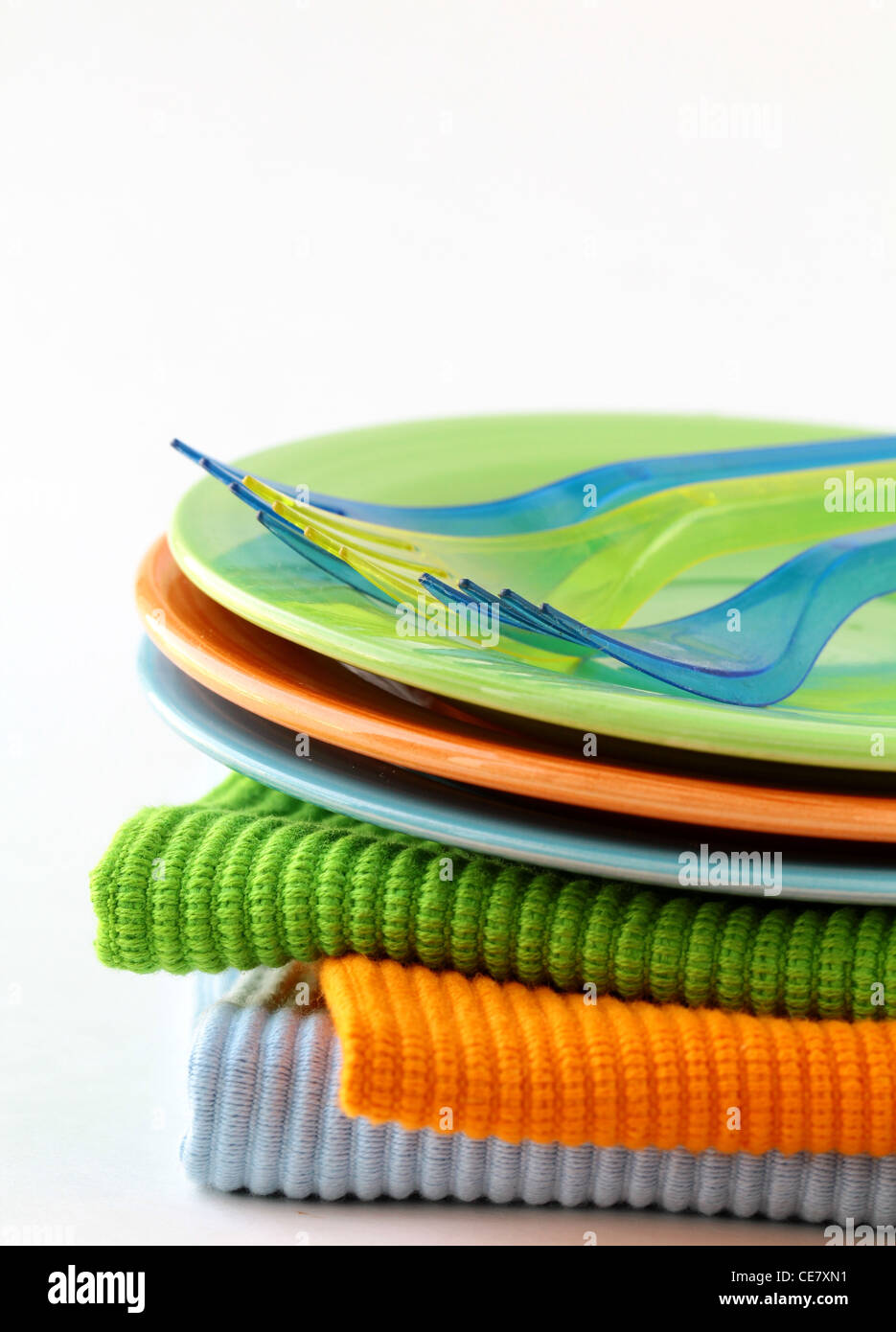 colorful plate and napkins for picnics Stock Photo Alamy