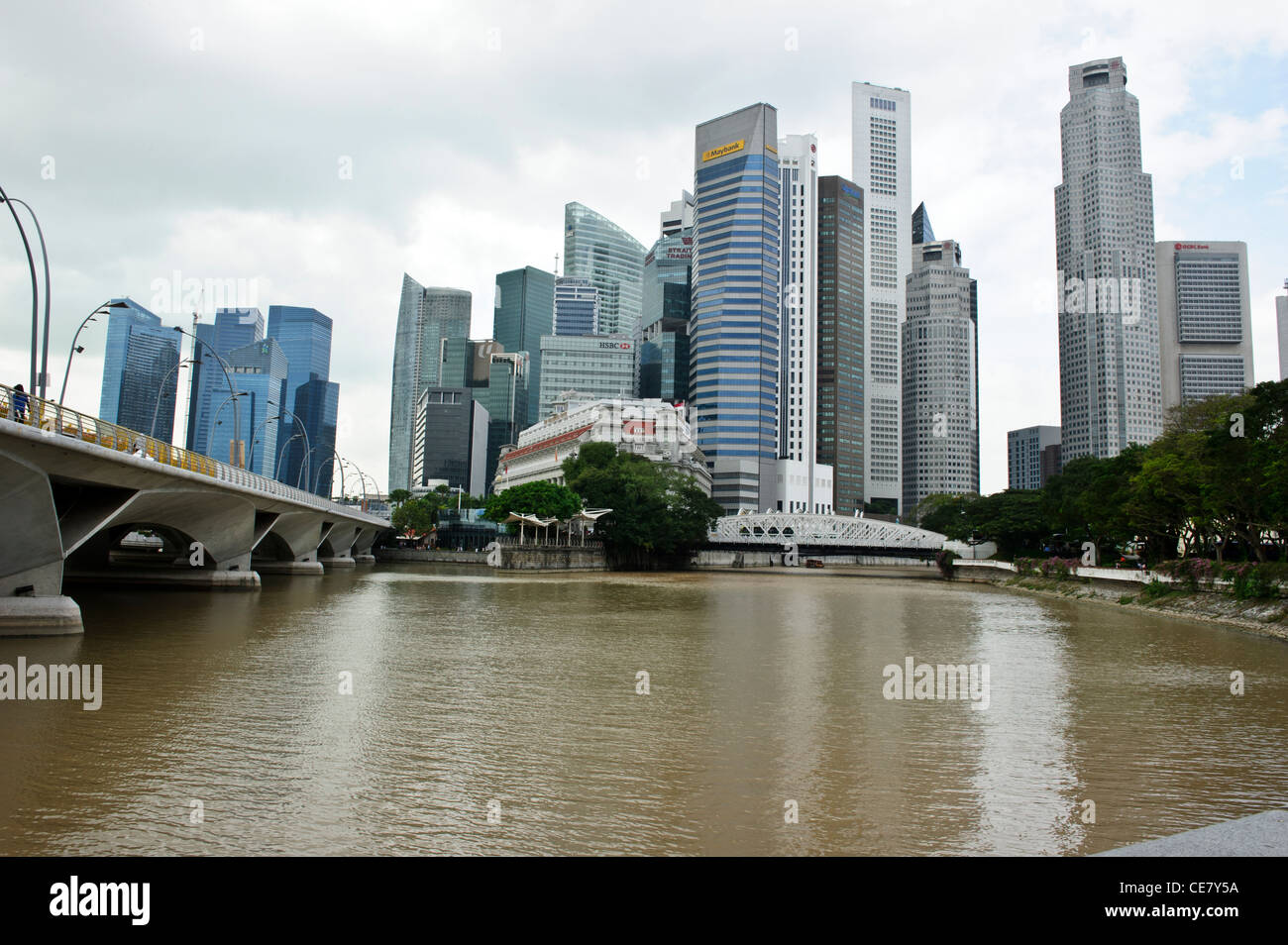 Fullerton Hotel and Anderson suspension bridge, Waterfront, Singapore