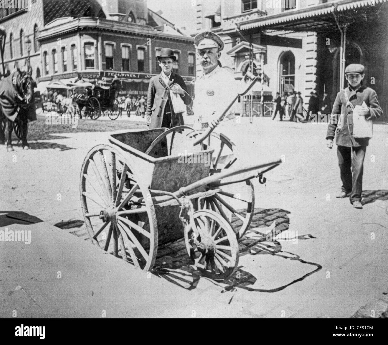Street sweeper and handcart, New York City, 1896 Stock Photo Alamy