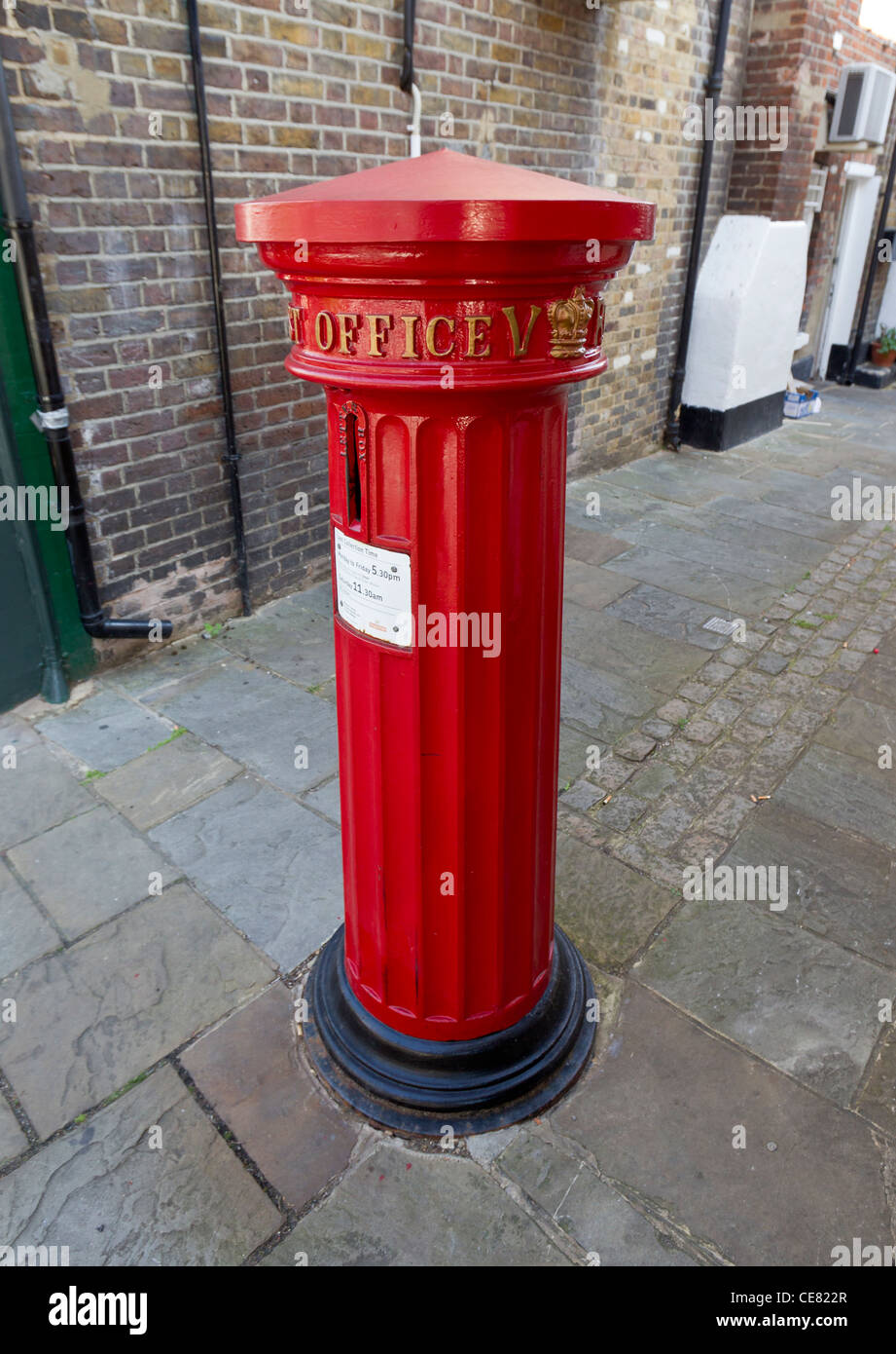 Victorian pillar box / post box Stock Photo Alamy
