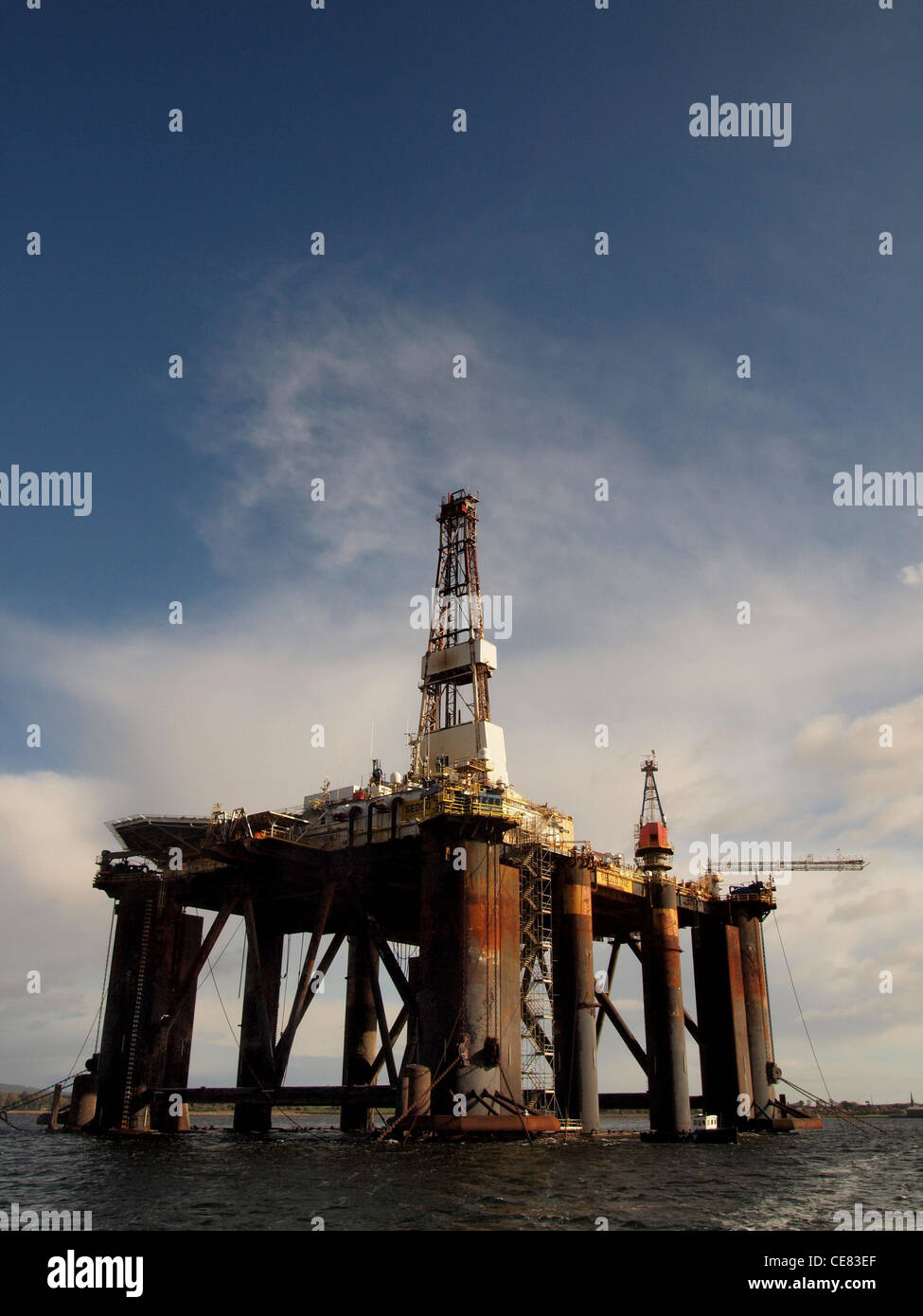 Oil rig scotland north hi-res stock photography and images - Alamy