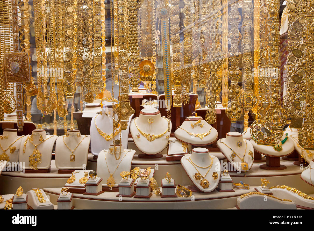 Dubai, Deira, Jewelry store in Dubai's Gold Souk Stock Photo