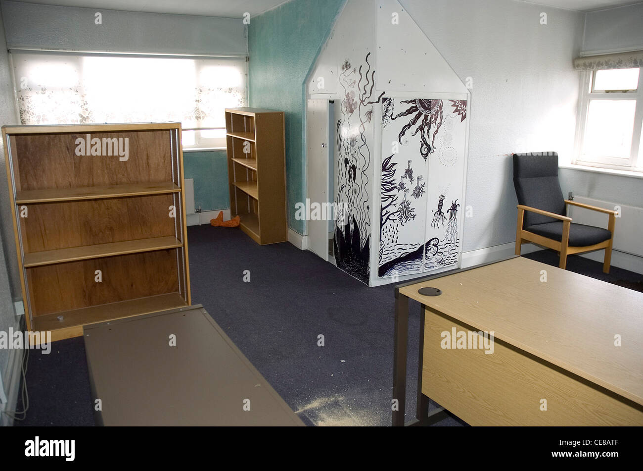 Run down law office hi-res stock photography and images - Alamy