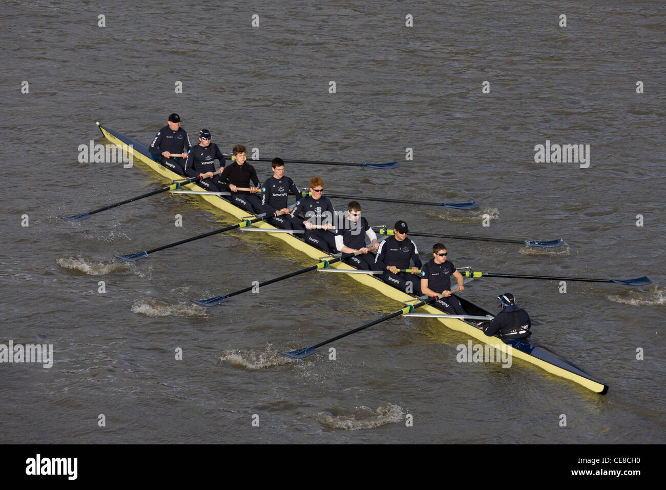A boat from the Oxford University rowing team rounds the bend of the