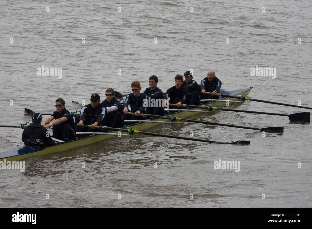 A boat from the Oxford University rowing team rounds the bend of the