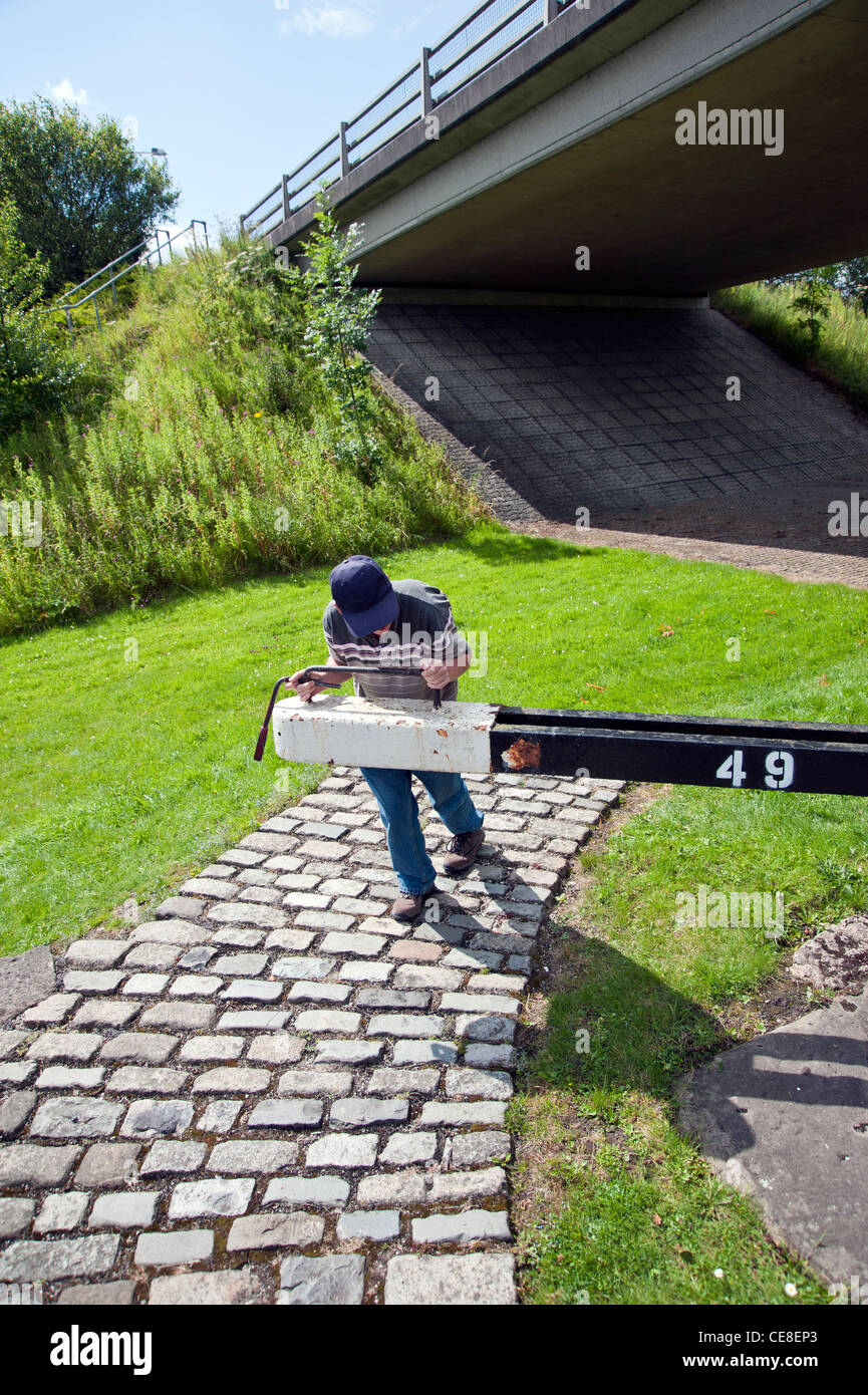 Opening a lock on the Leeds and Liverpool canal Stock Photo