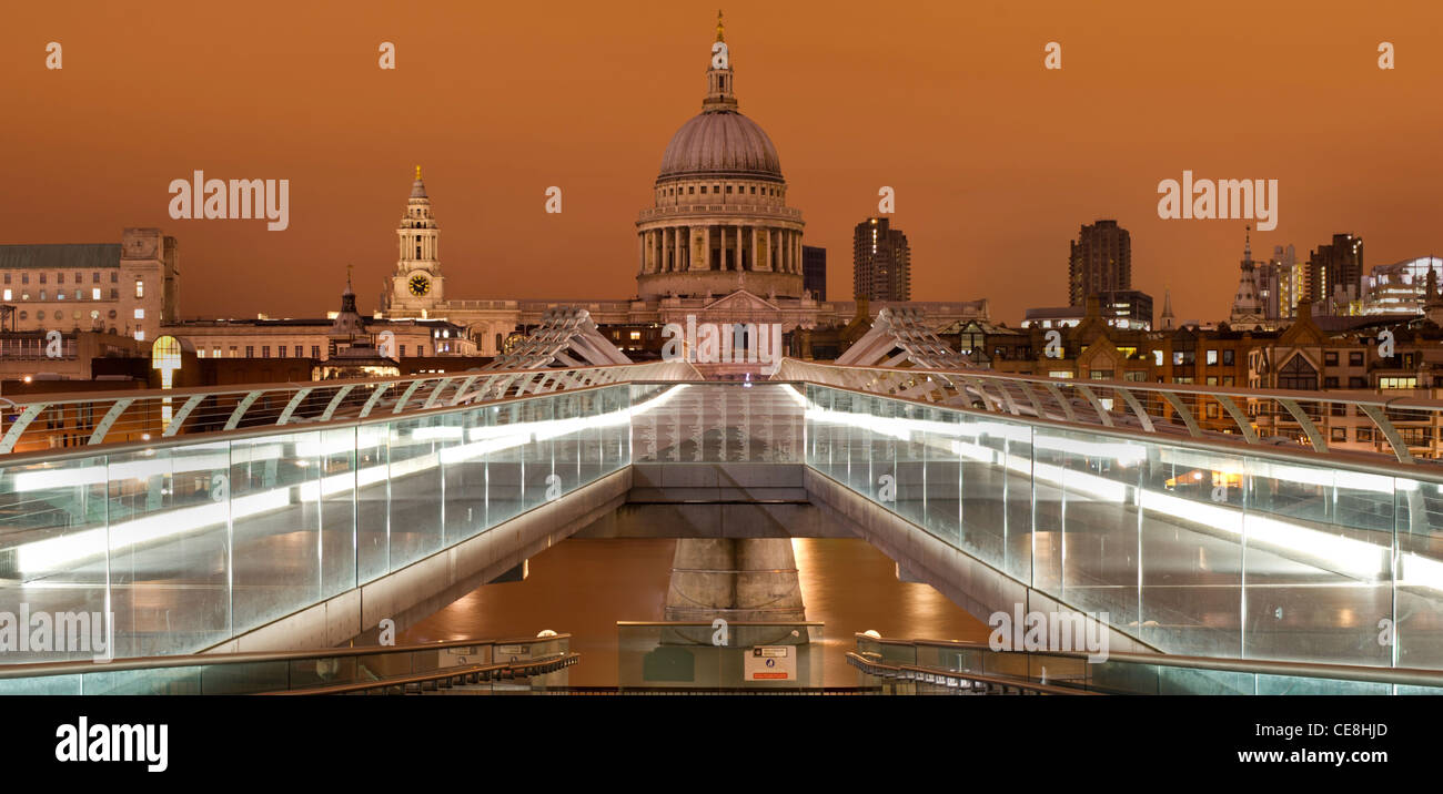 St. Paul's Cathedral at night Stock Photo