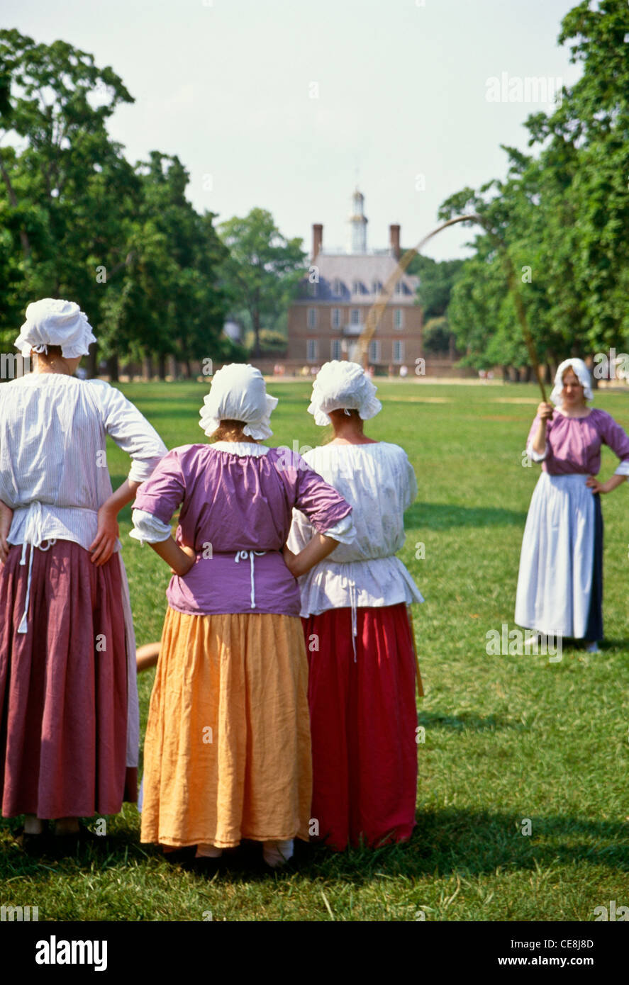 Colonial Williamsburg Historic Area, Women in Period Costume Stock Photo Alamy