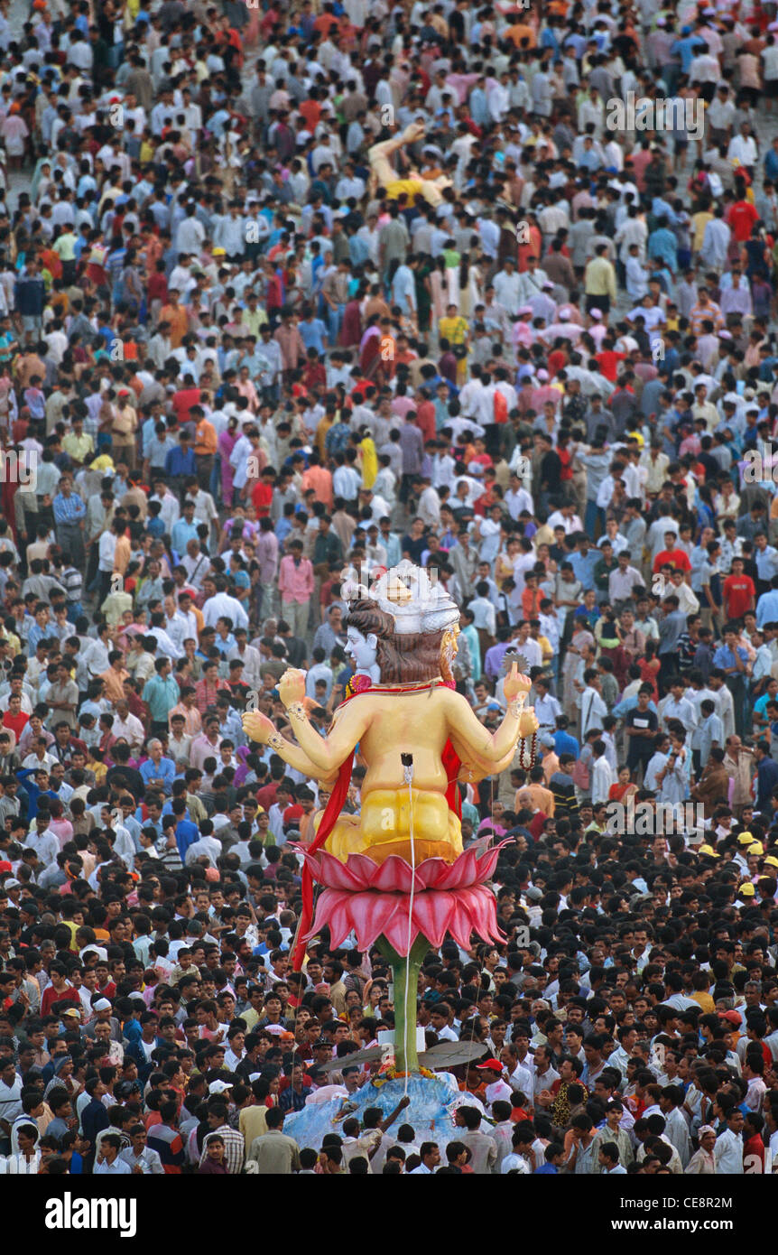 AAD 81416 : Ganesh Festival crowd at immersion chowpatty bombay mumbai maharashtra india Stock Photo