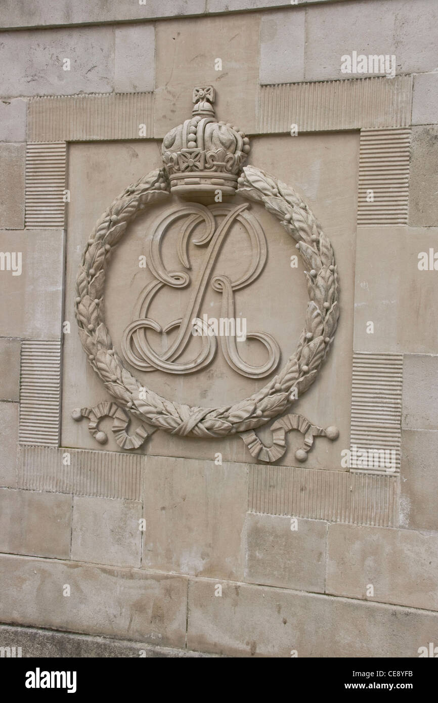 Stone carving of the crest of Queen Elizabeth 11, Elizabeth Regina Stock Photo