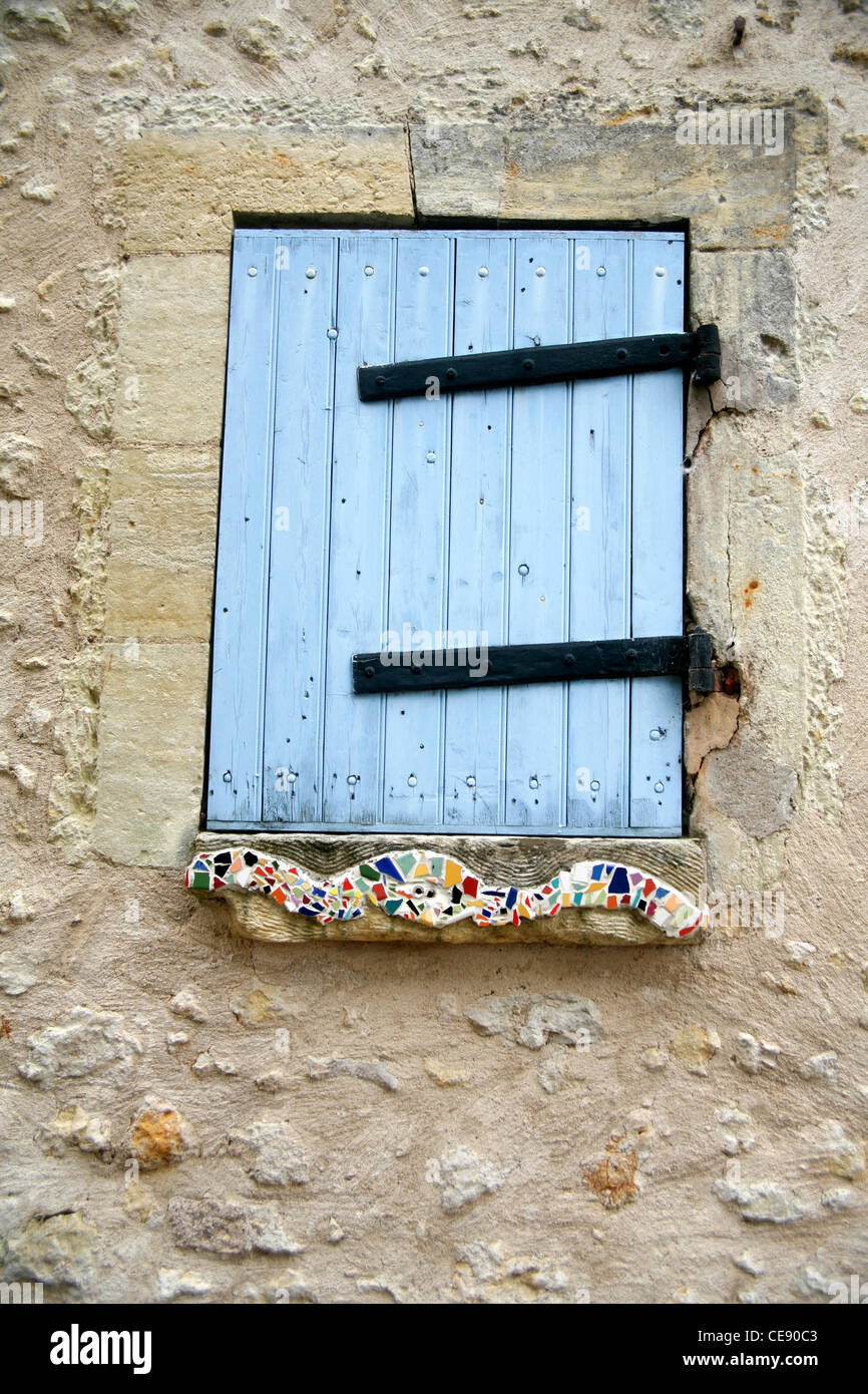 Keyhole windows hi-res stock photography and images - Alamy