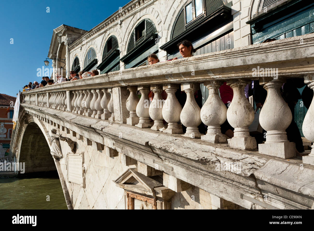 Rialto bridge houses grand canal hi-res stock photography and images ...