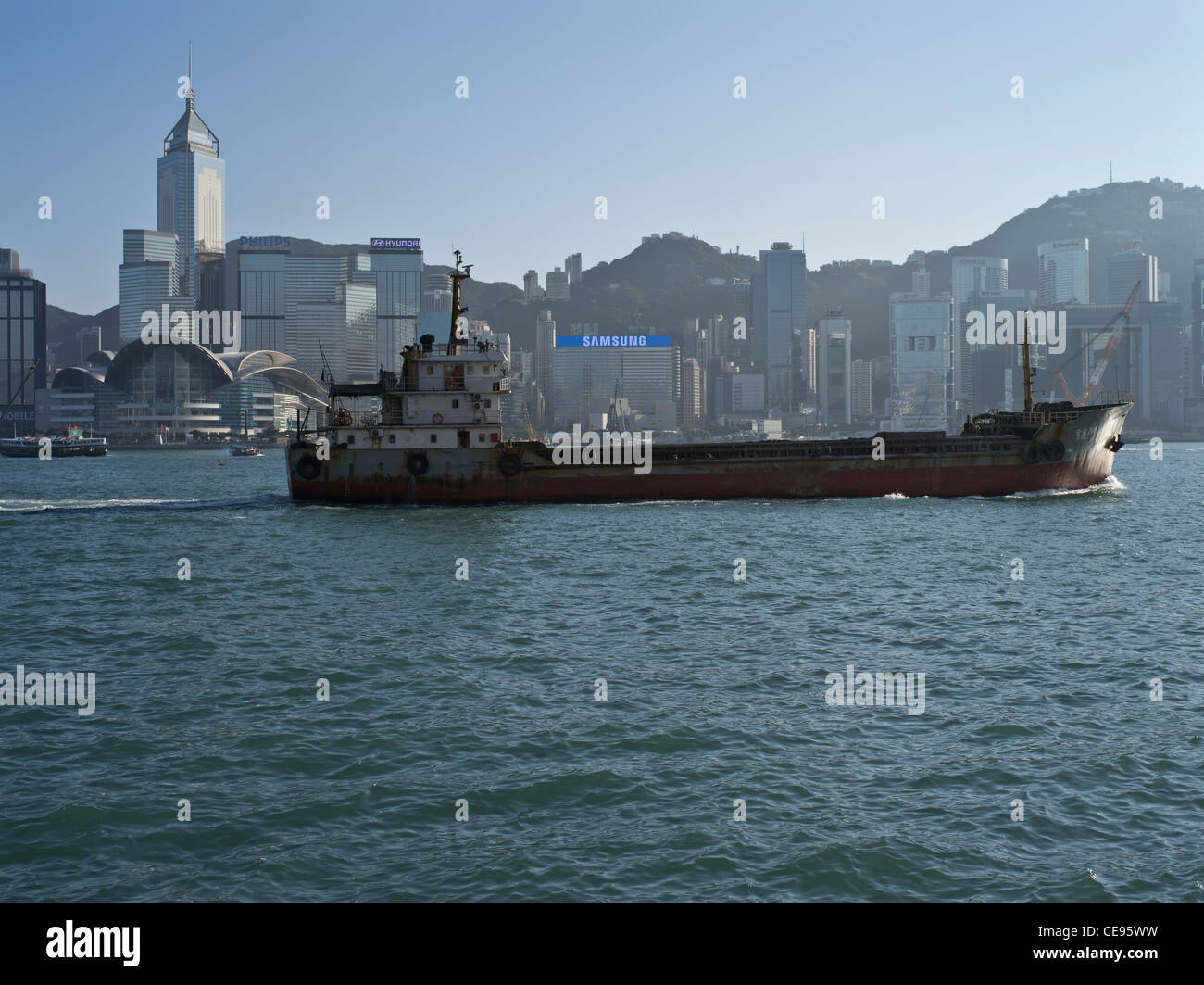 dh HONG KONG HARBOUR HONG KONG Bulk cargo ship sailing Victoria harbour