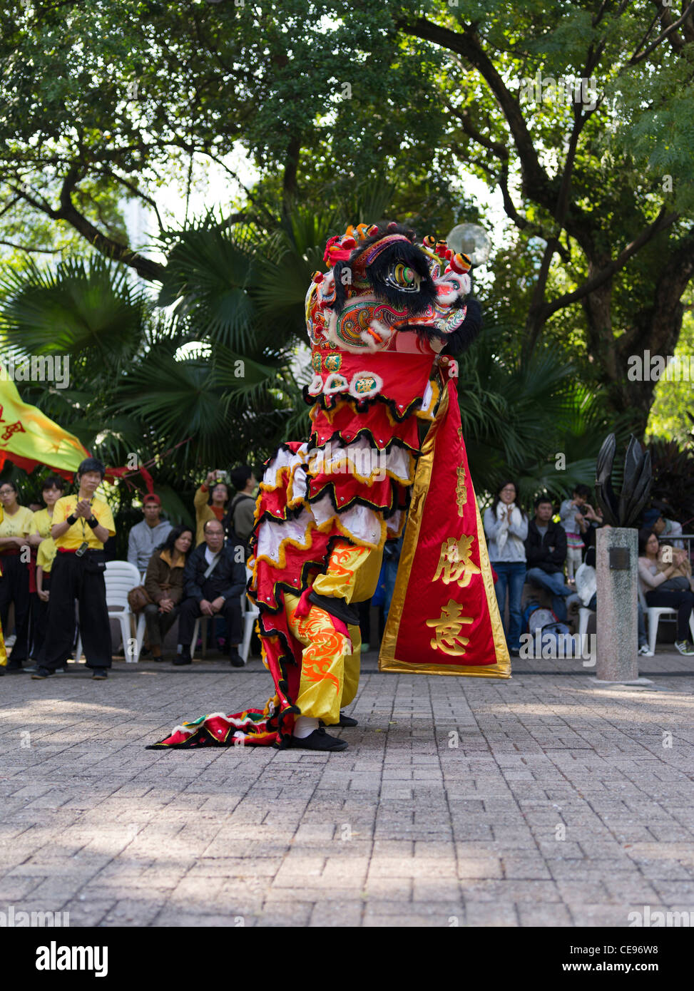 dh Kowloon Park TSIM SHA TSUI HONG KONG Chinese boys lion dance display tourist crowd Stock Photo