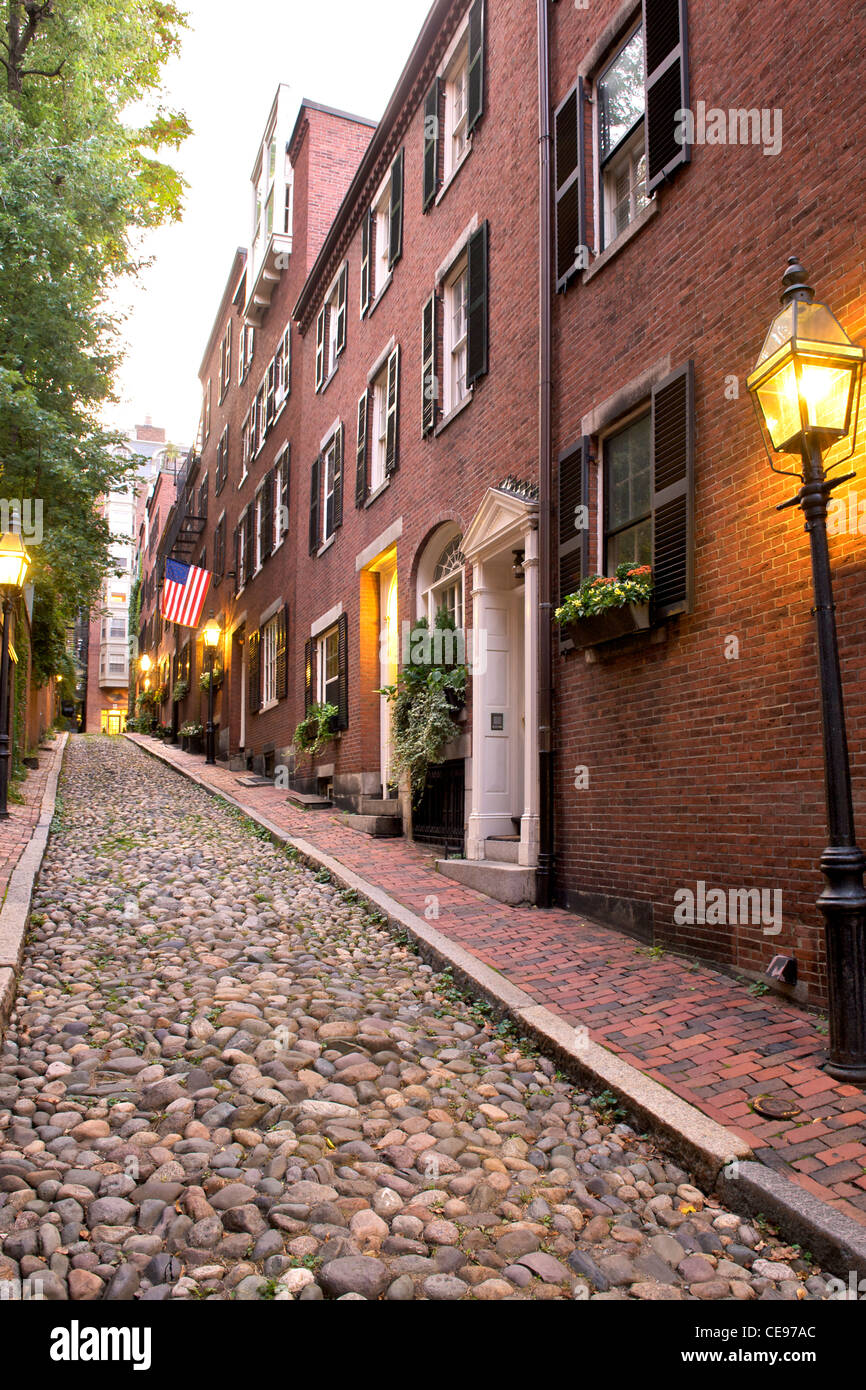 Acorn street in Boston. Dating back to the 1820s it is one of the most photographed streets in Boston, Massachusetts, USA. Stock Photo