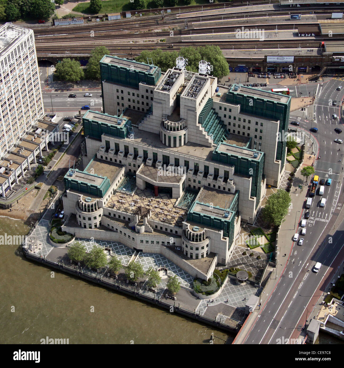 Aerial photograph of The SIS Building (the MI6 building) in Vauxhall,  London on the south bank of the Thames Stock Photo - Alamy