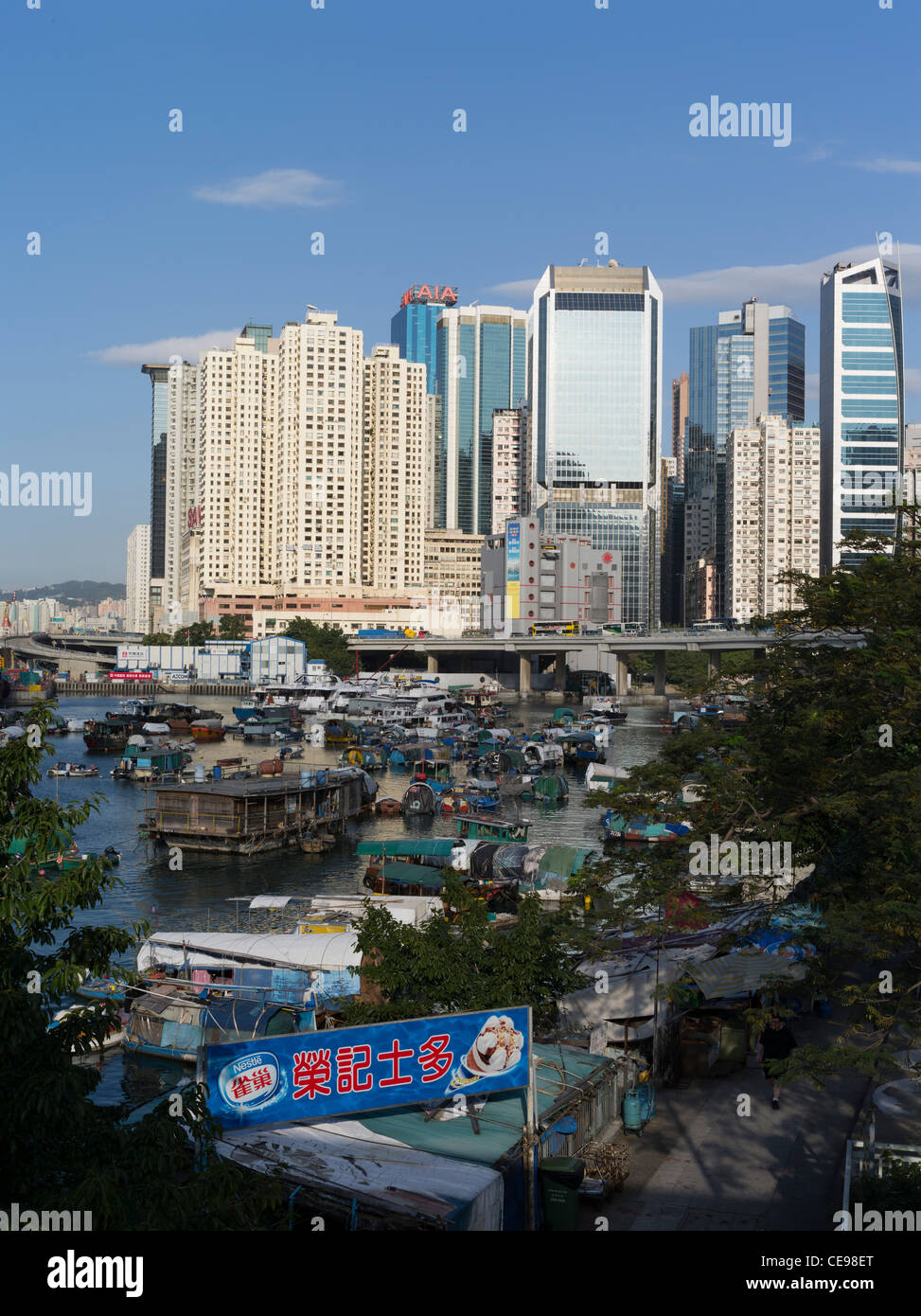 dh typhoon shelter CAUSEWAY BAY HONG KONG junks and skyscrapers boat anchorage harbor Stock Photo