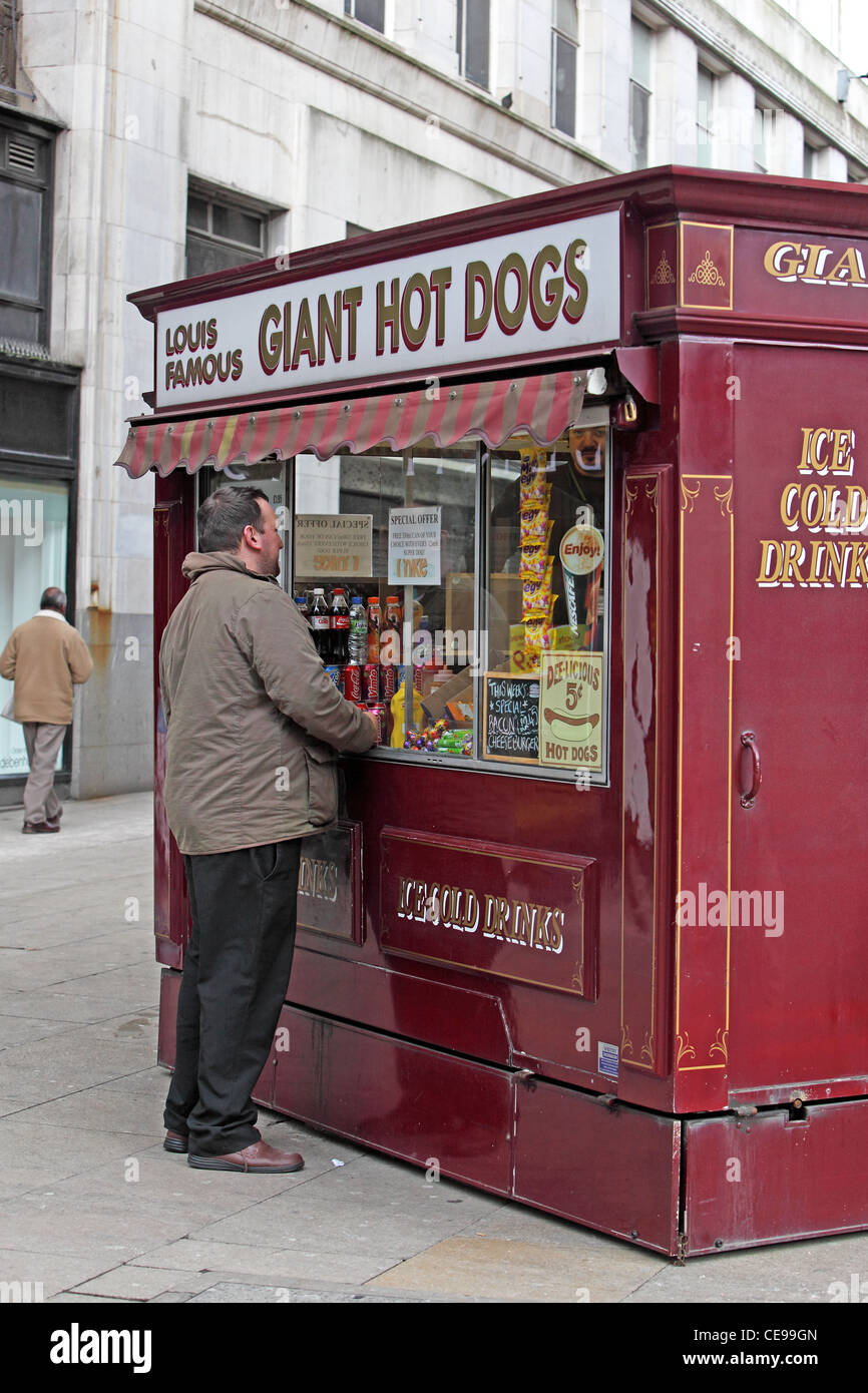 eating on the street Stock Photo - Alamy