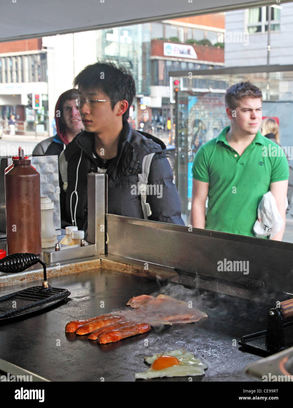 eating on the street Stock Photo - Alamy