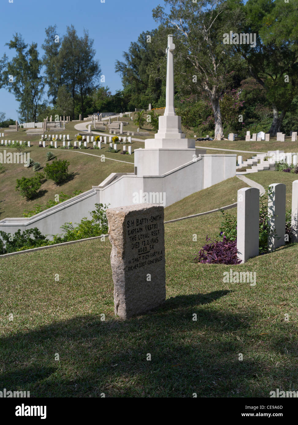 dh  STANLEY HONG KONG Military Cemetery gravestone Memorial cross ww2 headstones wwii war Stock Photo