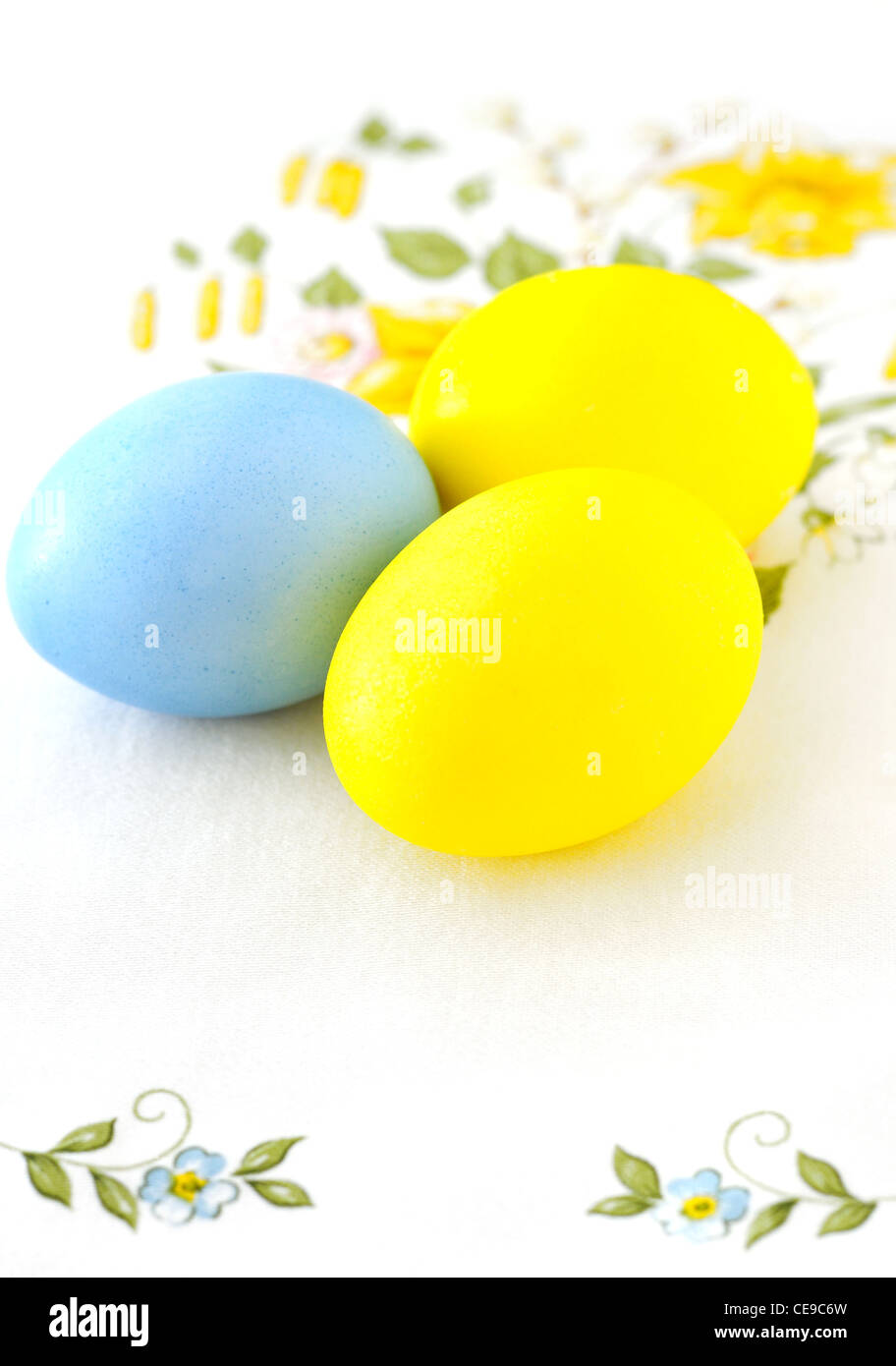 Blue yellow easter eggs hi-res stock photography and images - Alamy